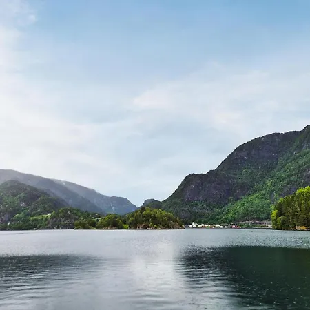 2 Bedroom Lovely In Vakantiehuis Erfjord