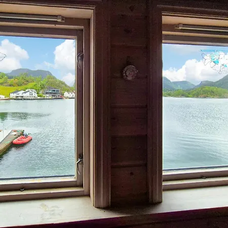 2 Bedroom Lovely In Vakantiehuis Erfjord