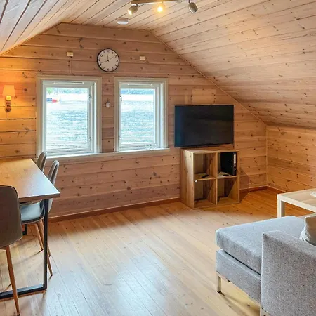 2 Bedroom Lovely In Vakantiehuis Erfjord