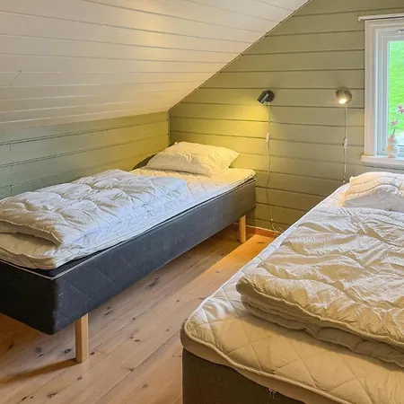 Vakantiehuis 2 Bedroom Lovely In Erfjord