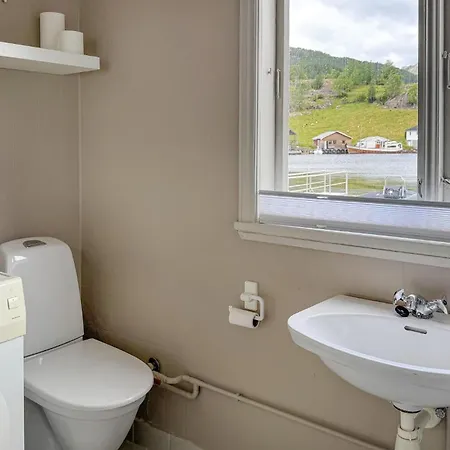 Vakantiehuis 2 Bedroom Lovely In Erfjord